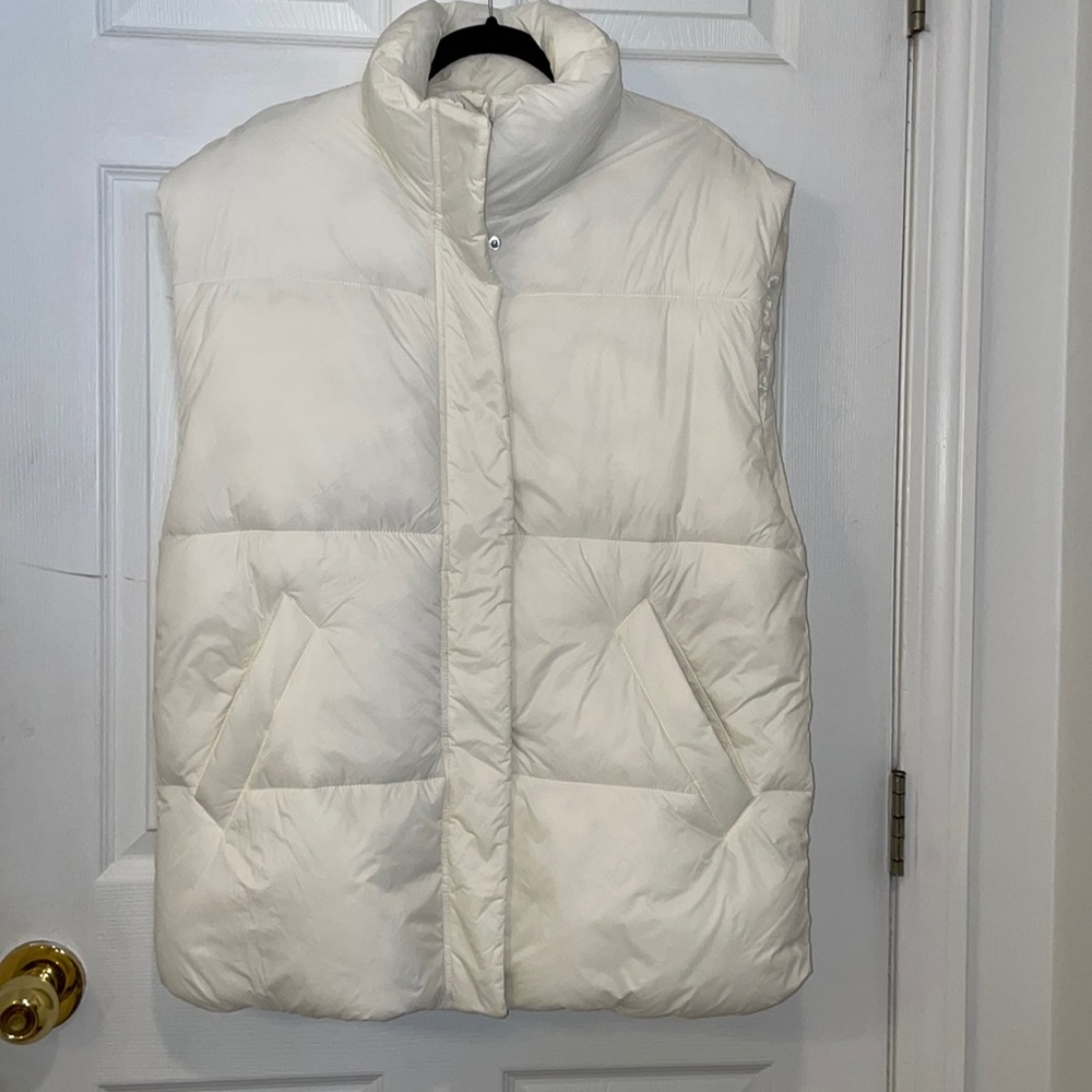 Abercrombie Oversized Quilted Puffer Vest